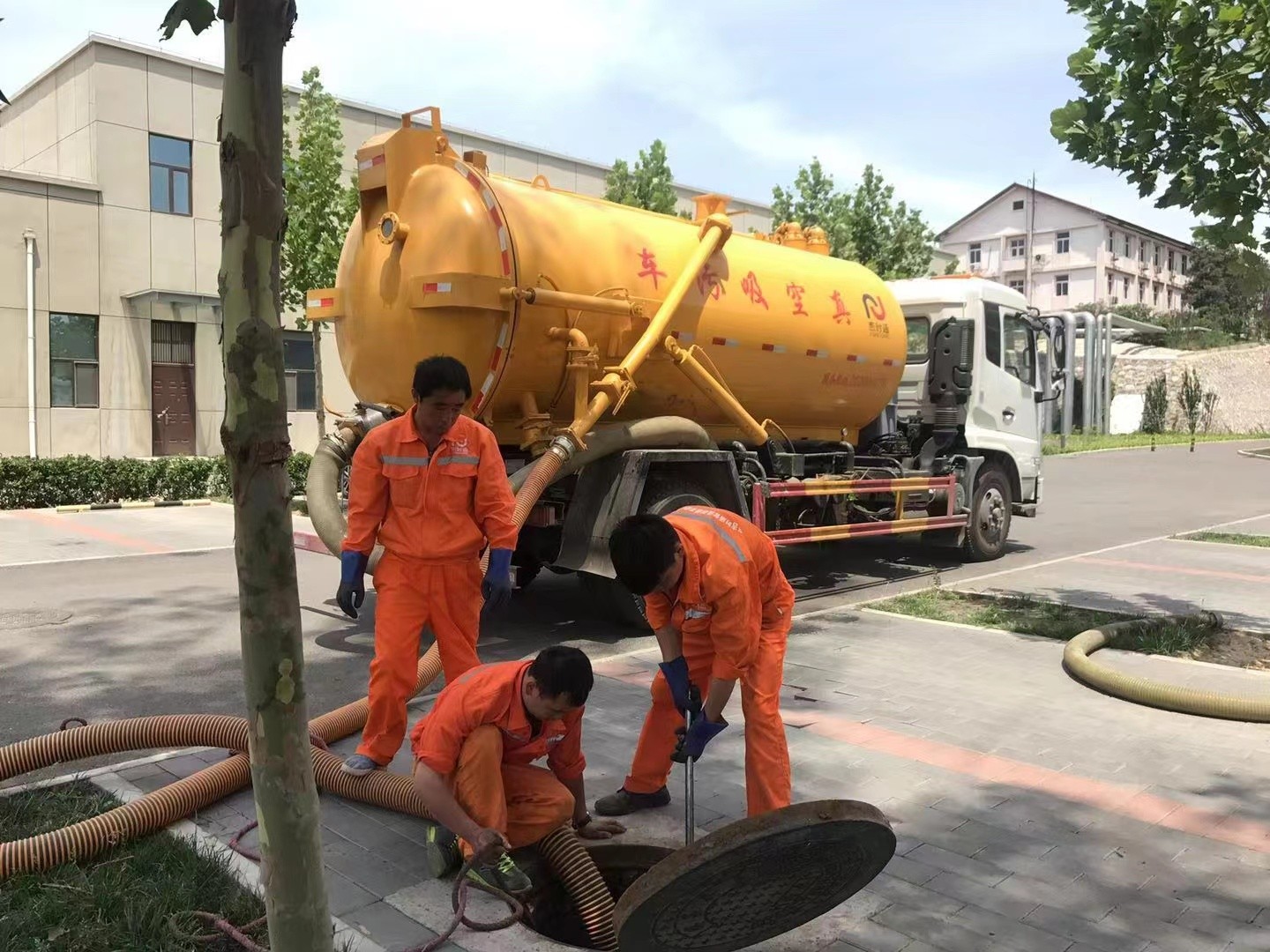 蔚县化粪池清理与5-8吨吸粪车施工效率分析
